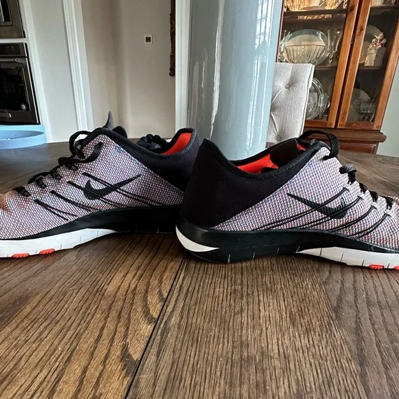 Nike Free Athletic Shoes - Picture 7 of 8